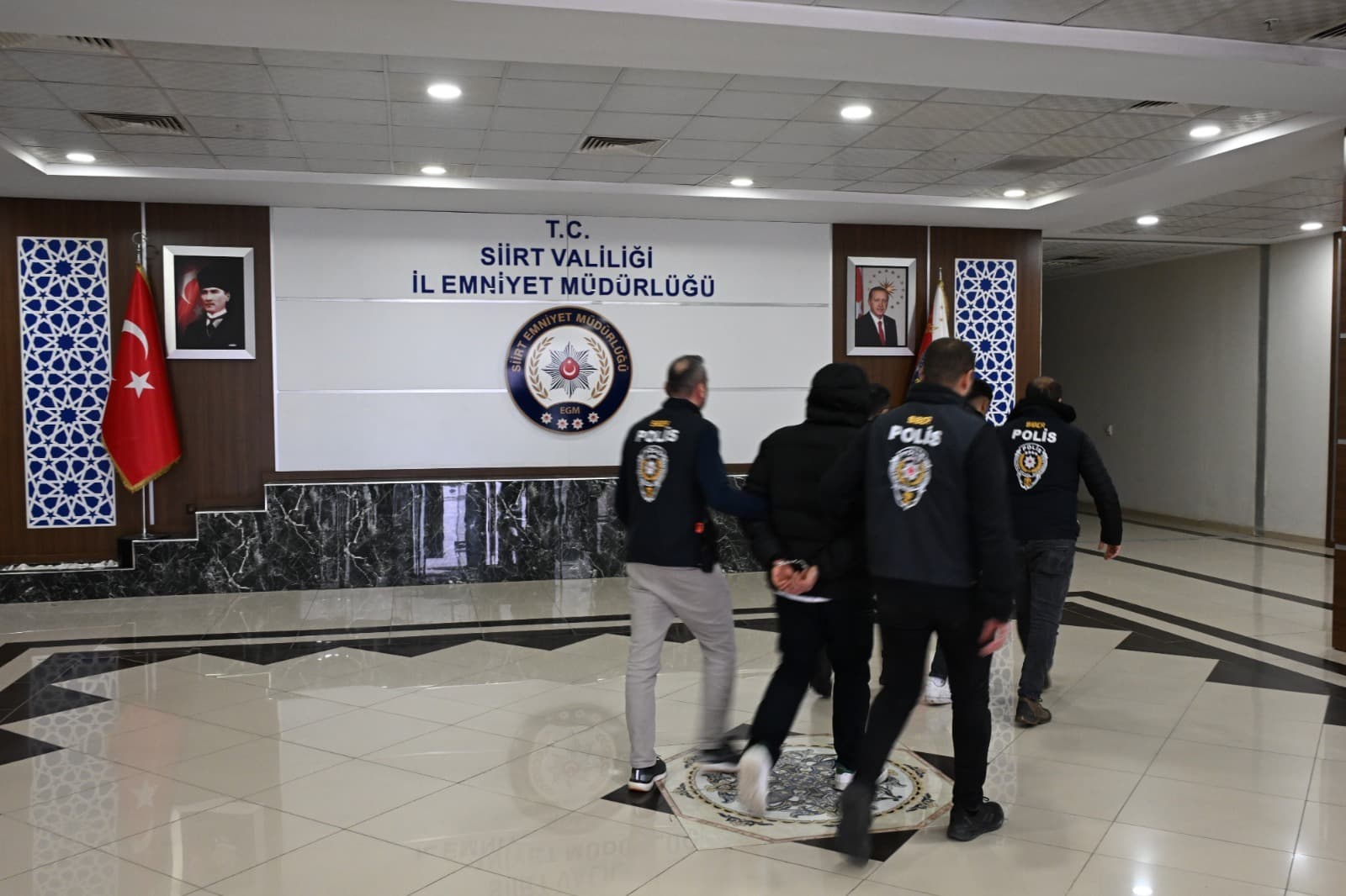 Siirt’te Sahte Araç Satış İlanıyla 4 Kişiyi Dolandıran 2 Kişi Tutuklandı