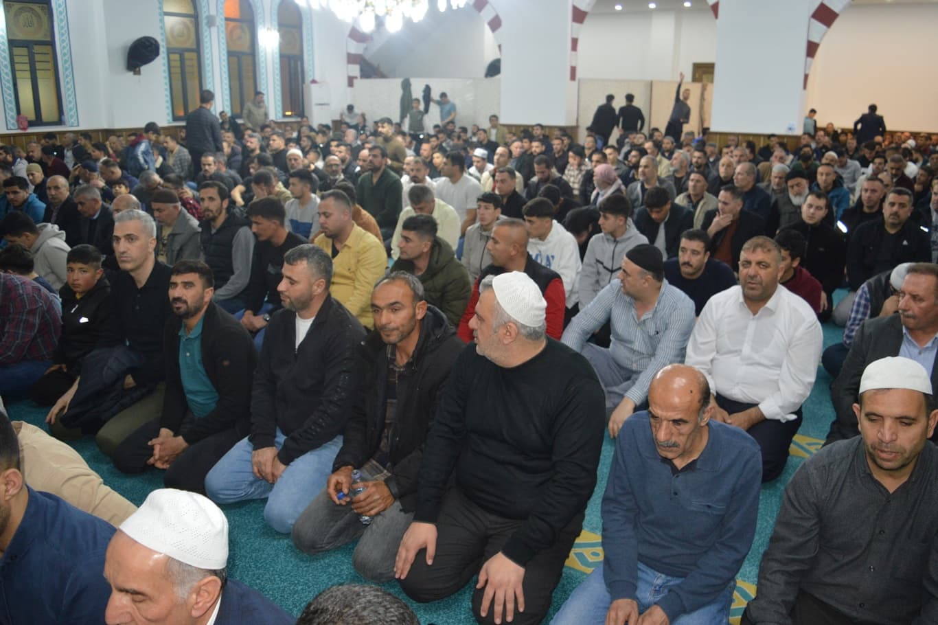 Siirt’te camiler Miraç Kandili vesilesiyle dolup taştı