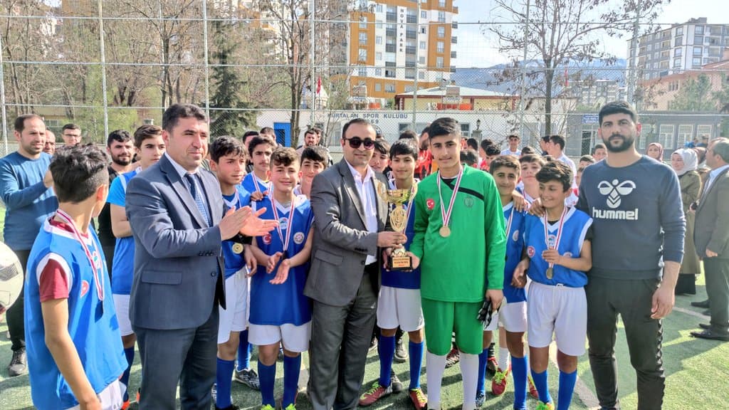 Kurtalan’da Futbol Turnuvası Gözpınar Ortaokulu Şampiyon Oldu