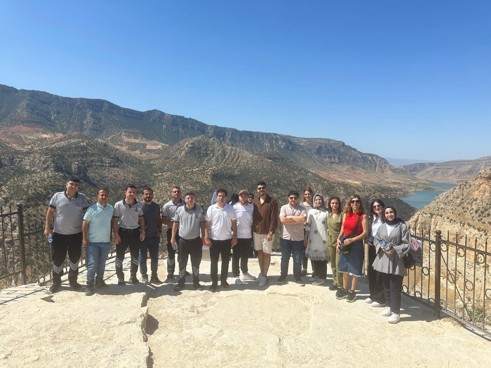 Siirt Eğitim ve Araştırma Hastanesi Oryantasyon Programı Kapsamında Yeni Çalışanlara Şehir Gezisi Düzenlendi